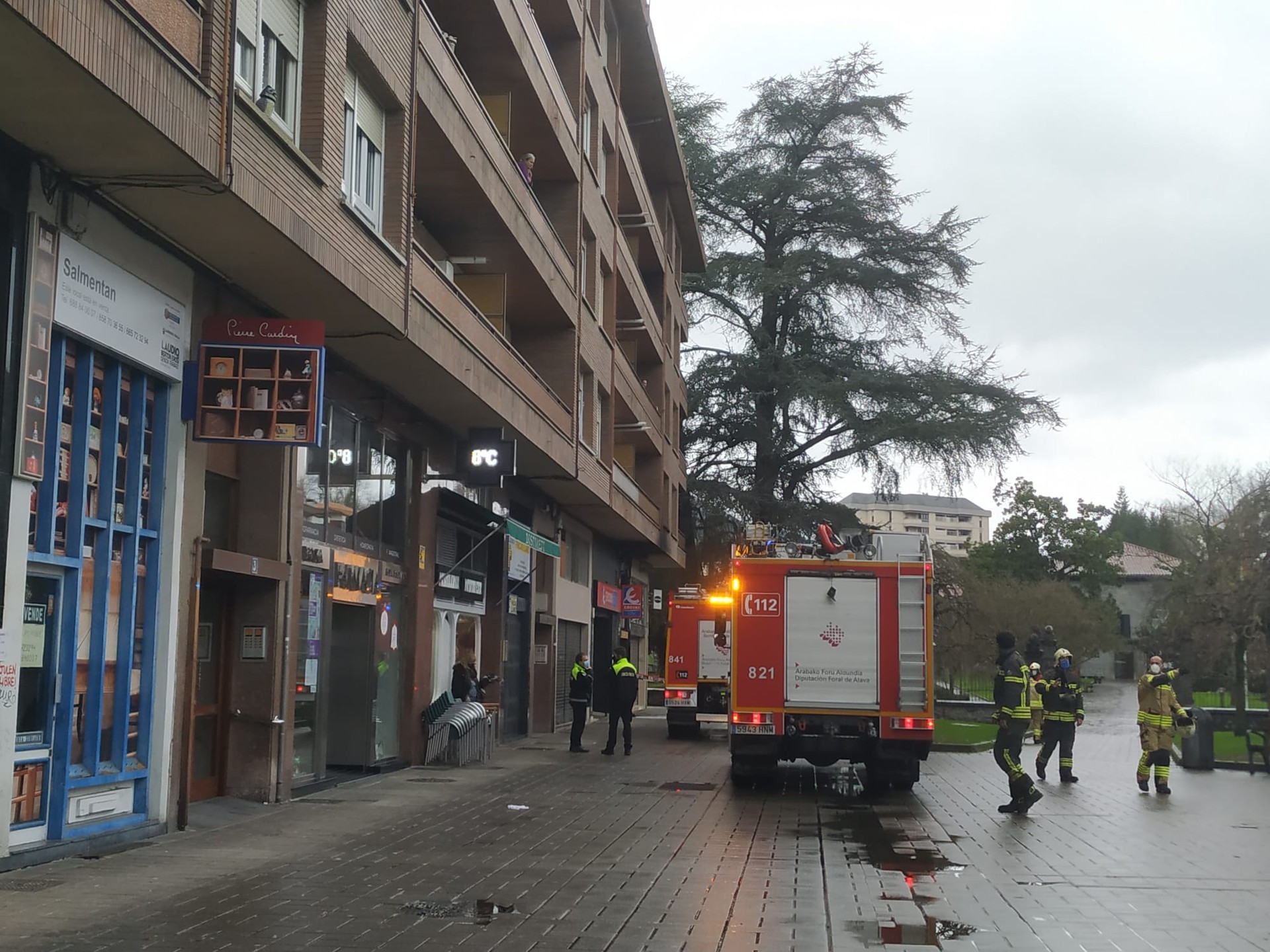 Sutea piztu da Laudioko Lamuza plazan