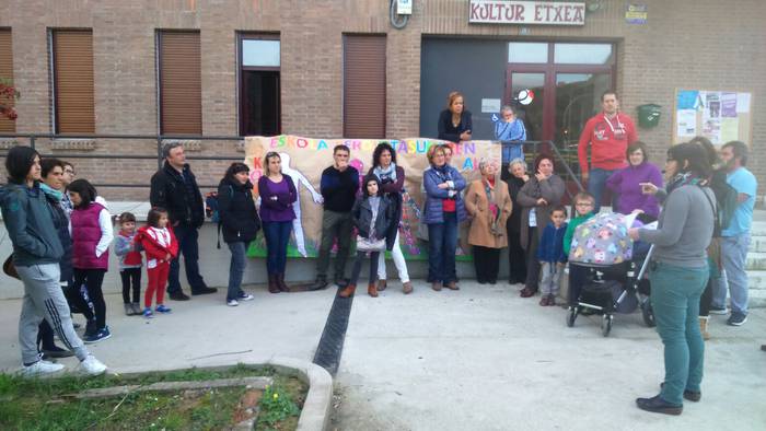 Ehunka lagun bildu dira esku 20 1489001158652