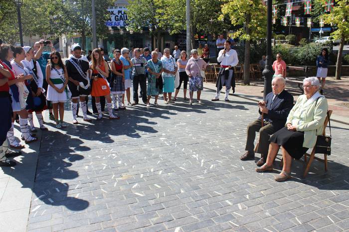 Haurrak eta edadetuak izan d 2 1502711392436