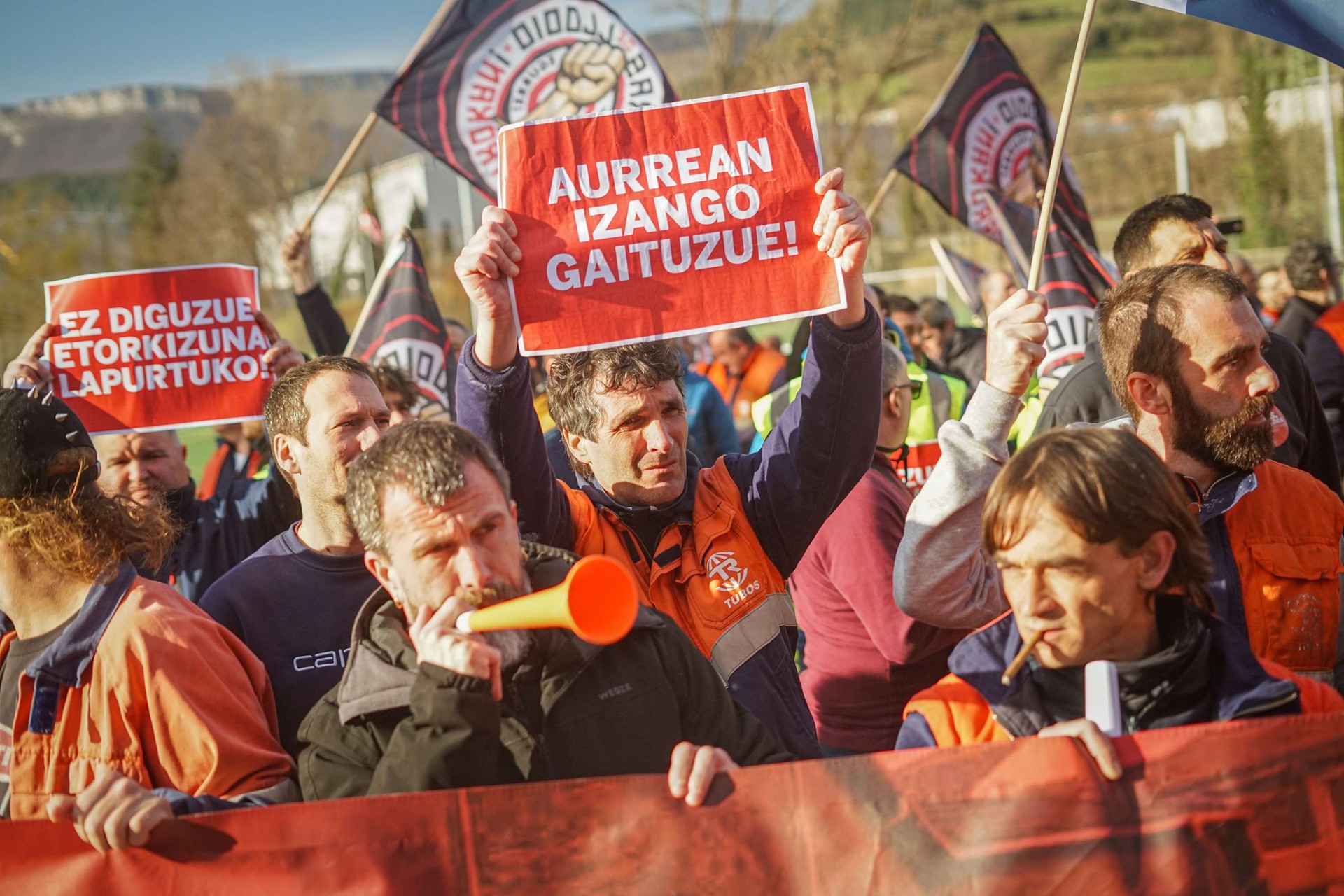 Tubos Reunidoseko langileen garaipentzat jo du LABek EEEa, altzairutegiaren itxiera eta logistika kanporatzea bertan behera geratu izana