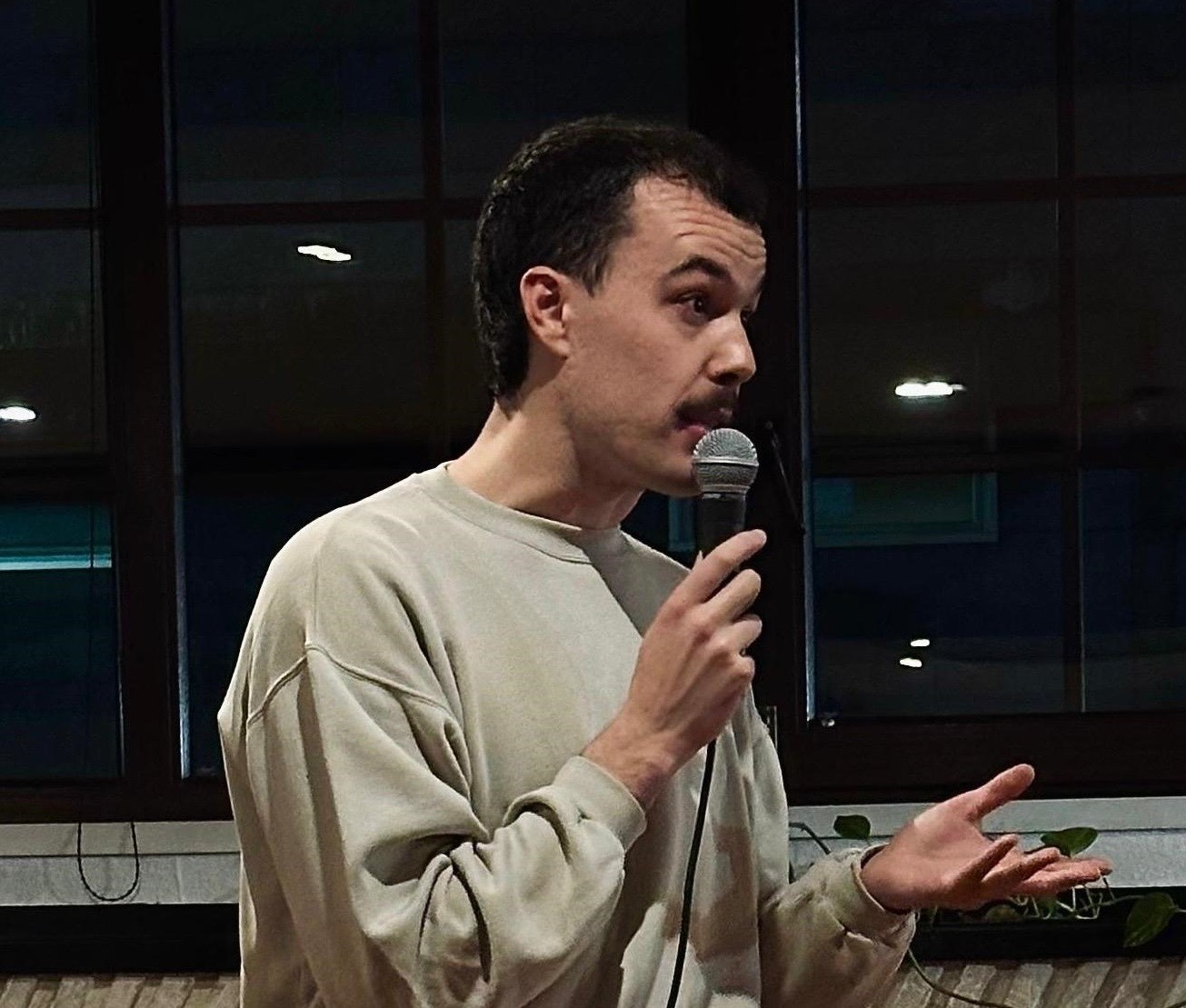 "Publikorik gabeko bakarrizketak ez du inongo zentzurik, umoregileak jendea behar du ikusteko idatzi duenak zerbait eragiten duen"