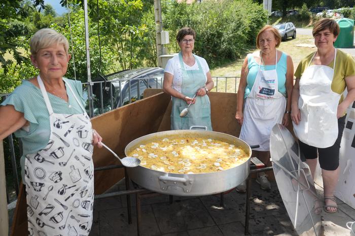 Zuhatzako jaietan paella iza 17 1753009788418