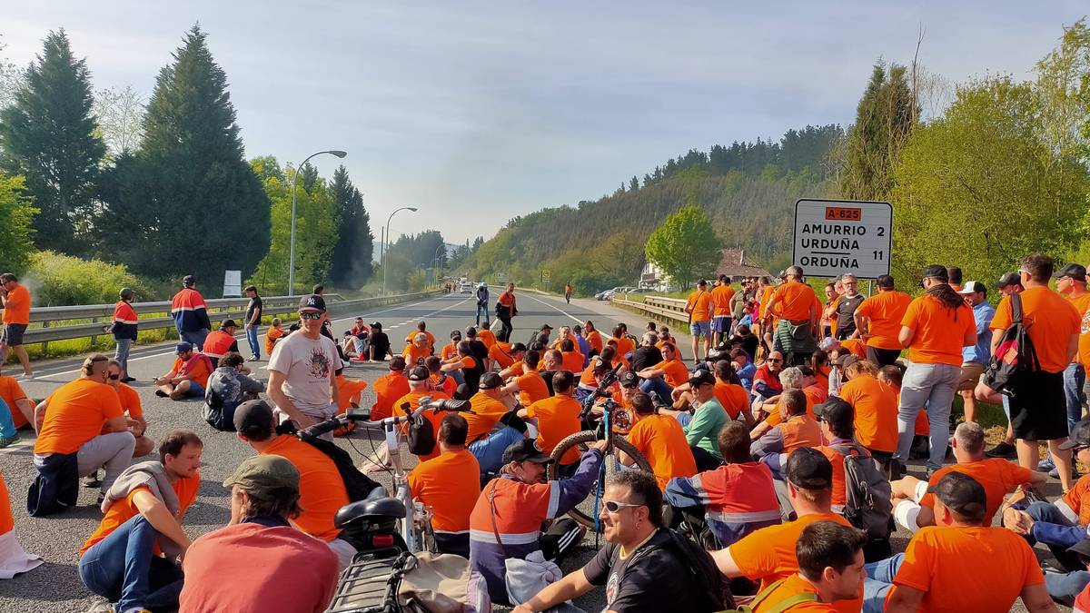 Hamalau enpresa dira jadanik interesa adierazi dutenak Tubos Reunidos erosteko