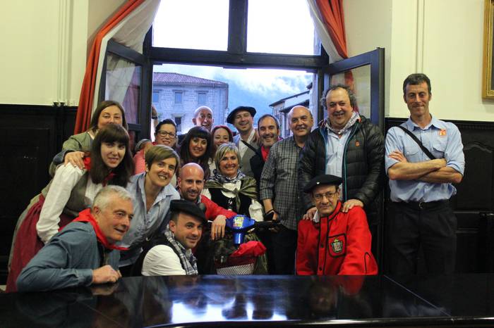 Suziria botata, datorren ast 5 1494075450345