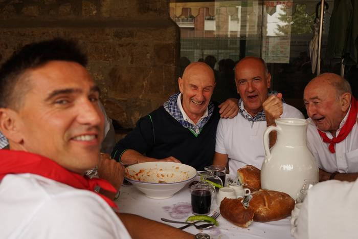 Ehunka kofrade bildu dira el 54 1756714087807