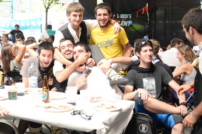 Aldai plaza txiki geratu da  73 1503894394460