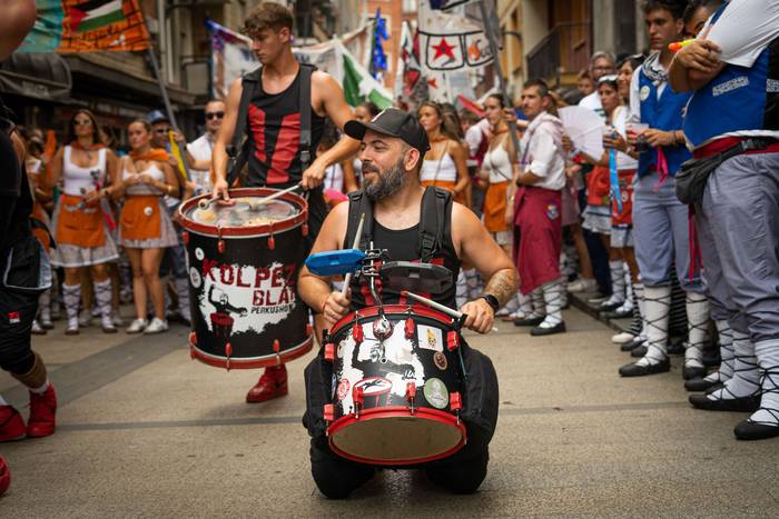 Festa-giro goria piztu du La 56 1755257035763