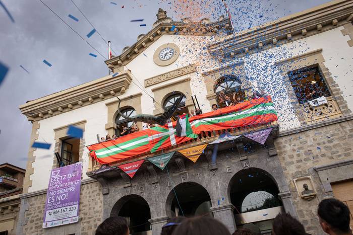 Lehertu da festa-giroa Amurr 79 1755025762025