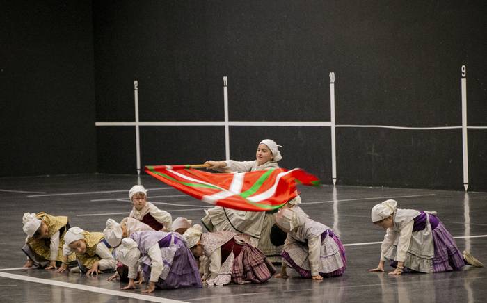 Ubixeta dantza taldeak dantz 8 1766416339642