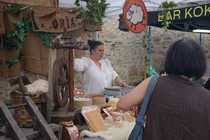 Jendez beteta itzuli da Artz 14 1758400032379