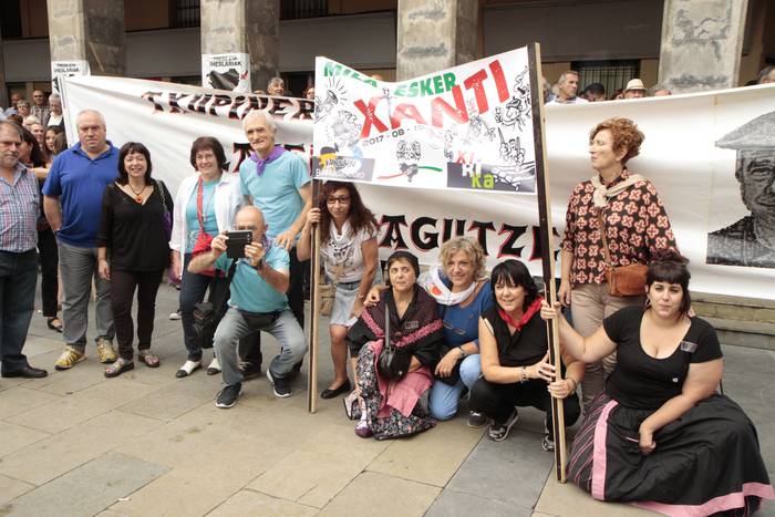 Suziria piztuta lehertu da j 72 1502906816565