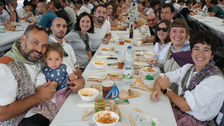 Euskal Jaiak Aldai plaza hartu du asteburuan eta gaur '10.000 kilometro baietz' ekimenaren txanda izango da