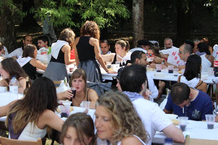 Sokatik tiraka itzuli dira j 47 1503500648608