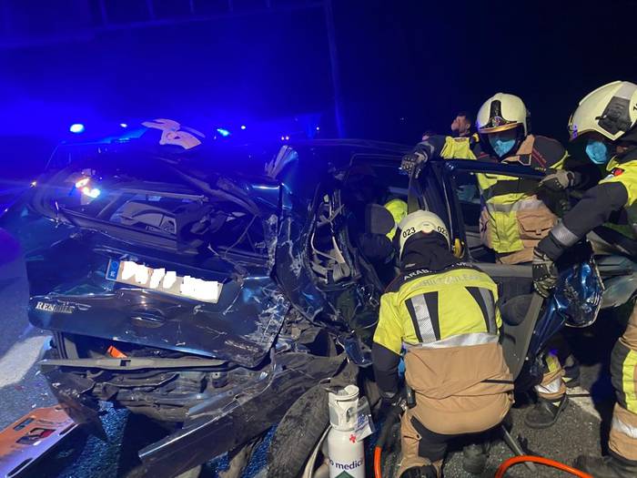 5 lagun zauritu dira Laudioko saihesbideko auto istripuan