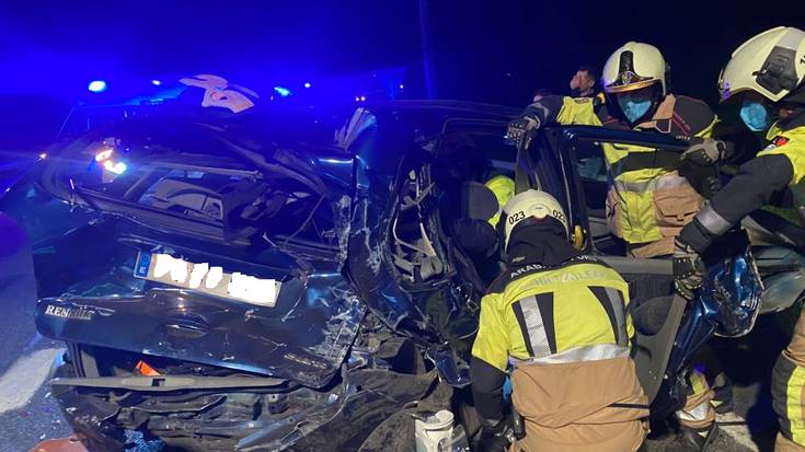 5 lagun zauritu dira Laudioko saihesbideko auto istripuan