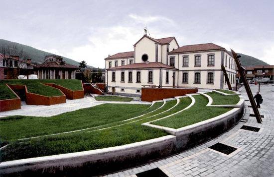 Carlos Varela marrazkilariak bere lanaren zati emango dio Artziniega Museoari