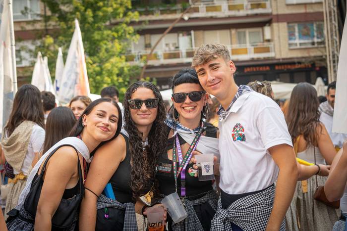 Festa-giro goria piztu du La 13 1755256946910