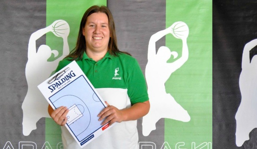 2018-2019 denboraldiko entrenatzaile onenaren saria jaso du Made Urietak