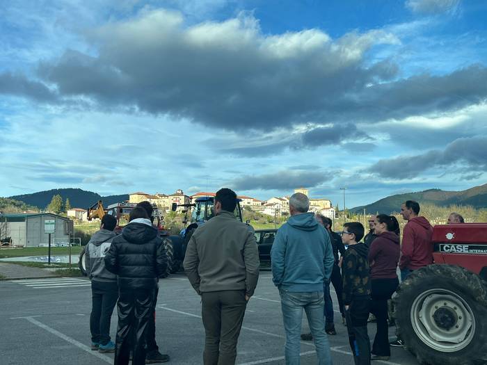 "Traktorada" egin dute Artzi 21 1768766483758