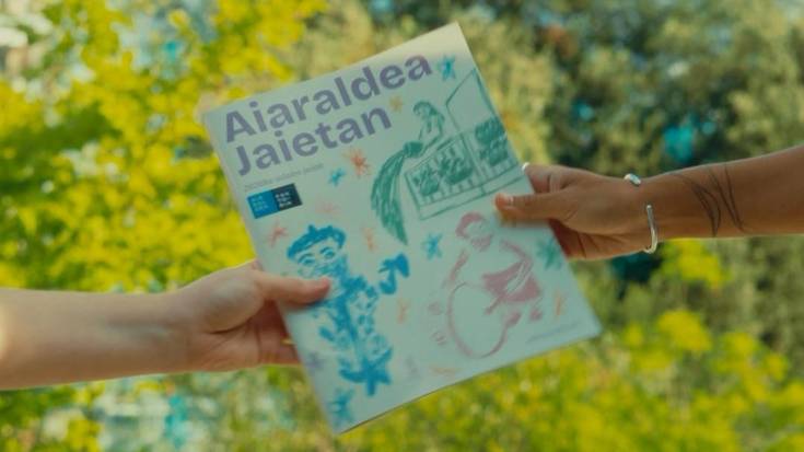 Kalean da Aiaraldea Jaietan aldizkaria, eskualdeko jai egitarau guztiak biltzen dituen argitalpena