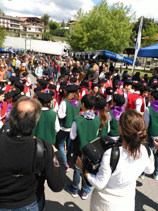 Adin guztiko lagunek parte h 26 1493565348290