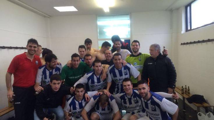 Amurrio Club futbol taldeak Afizionatuen Gorengo maila irabazi eta 3. mailan jokatuko du hurrengo urtean