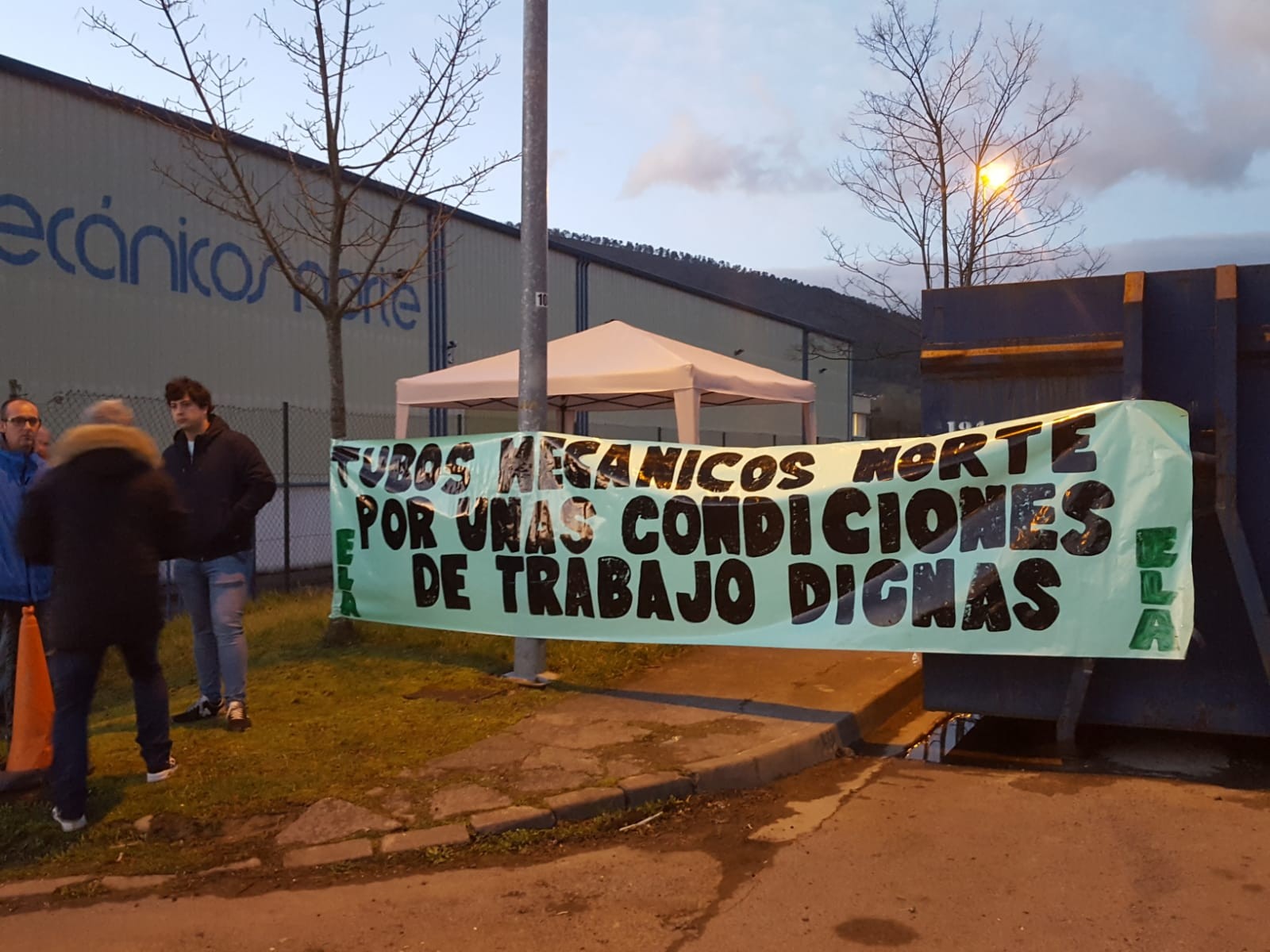 Greba mugagabean daude Tubos Mecánicos Norte lantegian, “lan baldintza duinen alde”