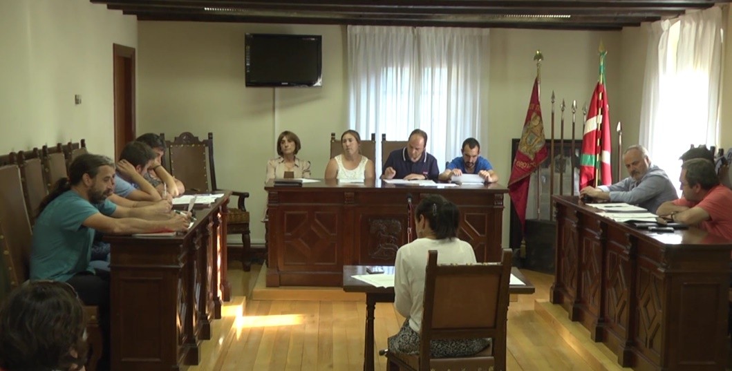 Adiek, EAJk eta EH Bilduk aho batez onartu dute espetxe politika aldatzeko mozioa