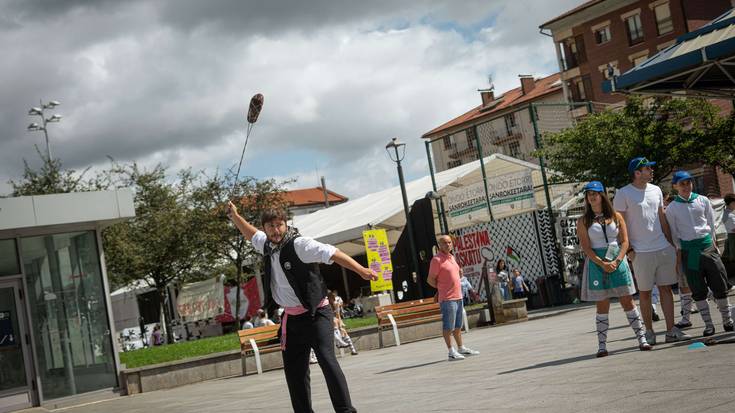 Abarka jaurtiketa, punk doinuak eta dantza, ostegun goizeko osagaiak
