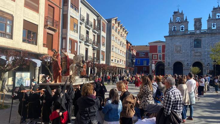 Urduñako prozesioak, turista eta hiritarren arreta (g)une