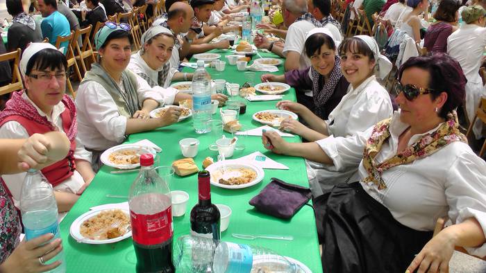 Dantza taldeak taldeak izan  160 1496056124776