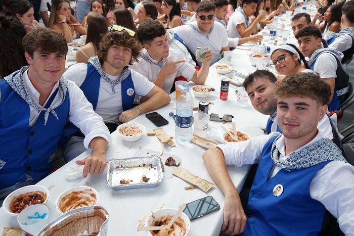 Jendetza batu da kuadrillen  32 1756401900547