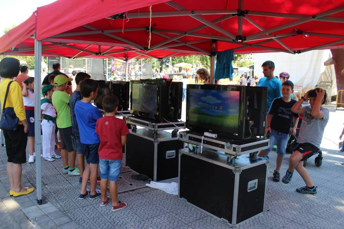 Haurrak eta edadetuak izan d 8 1502711654713