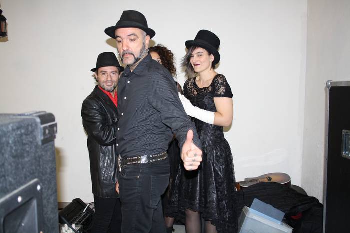 Aiaran ere armairutik atera  50 1511252985698