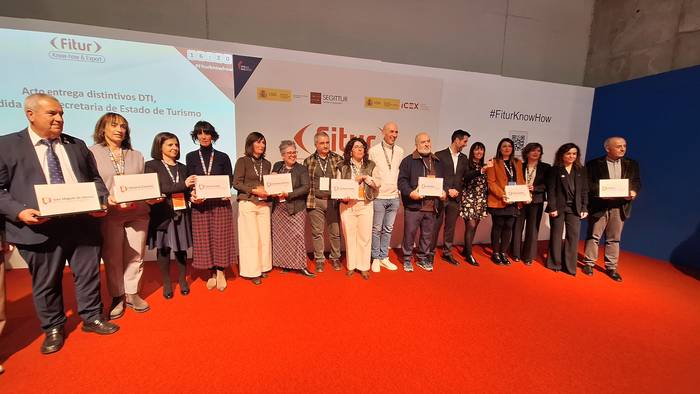 Aiaraldeak turismo jasangarriaren aldeko apustua aurkeztu du Fiturren, Aiaraldea Trekking abian jarriz eta Helmuga Turistiko Adimenduna (HTA) bereizgarria jasoz