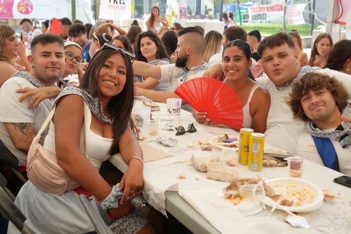 Ehunka lagunek egin dute bat 27 1755423071965