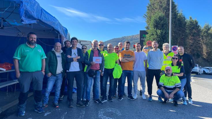 Tubos Reunidoseko langileek ekarpena egin diote Maderas de Llodioko erresistentzia kutxari