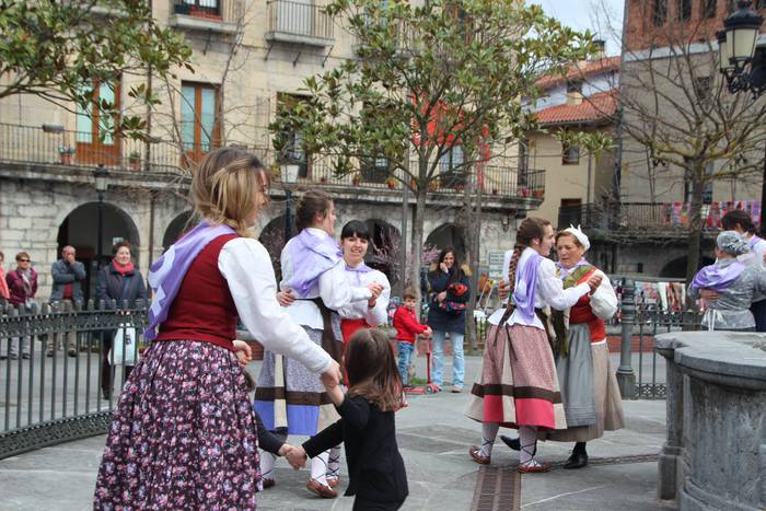 Dantzaren bidez aldarrikatu  39 1520778001174