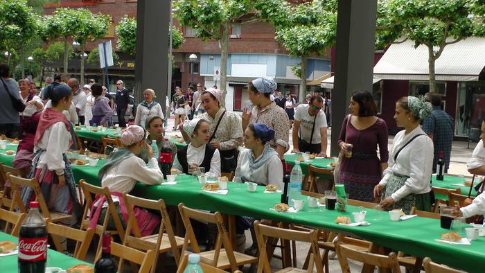 Dantza taldeak taldeak izan  87 1496053654505