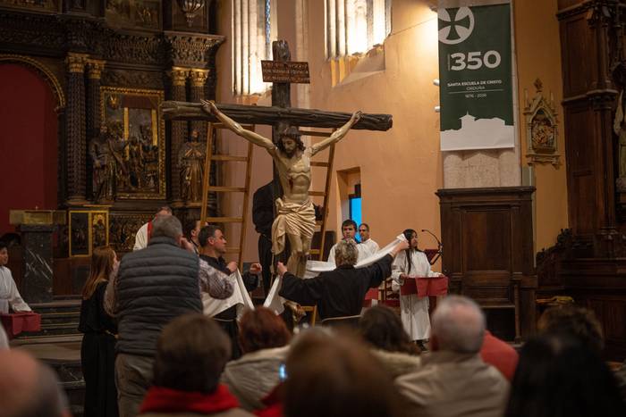 Gurutzetik jaitsi dute Urduñ 8 1775241158124