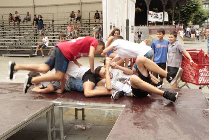 Suziria piztuta lehertu da j 70 1502906793518