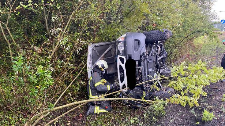 Auto gidaria askatu dute suhiltzaileek, ibilgailuan harrapatuta geratu baita istripu baten ondorioz