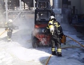 Eskorga batean piztutako sua itzali zuten atzo arratsaldean suhiltzaileek
