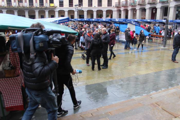 Ehunka lagunek berotu dute D 13 1521813807182