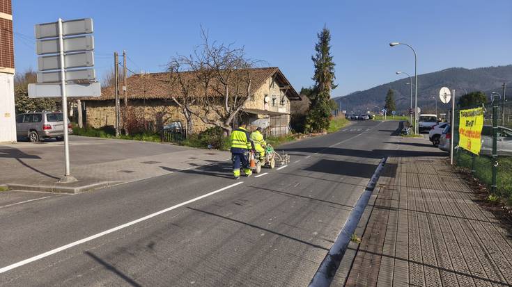 Amurrioko Udalak bide-marken eguneko pintaketa amaitu du, segurtasuna eta trafikoaren antolamendua indartzeko