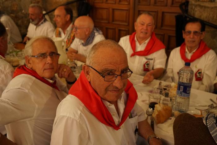 Ehunka kofrade bildu dira el 16 1756713994172