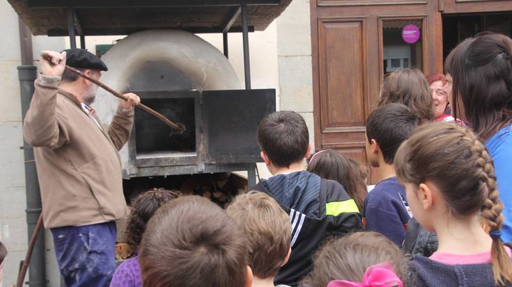 Ogia eta opilak egingo dituzte Etnografia Museoan larunbatean