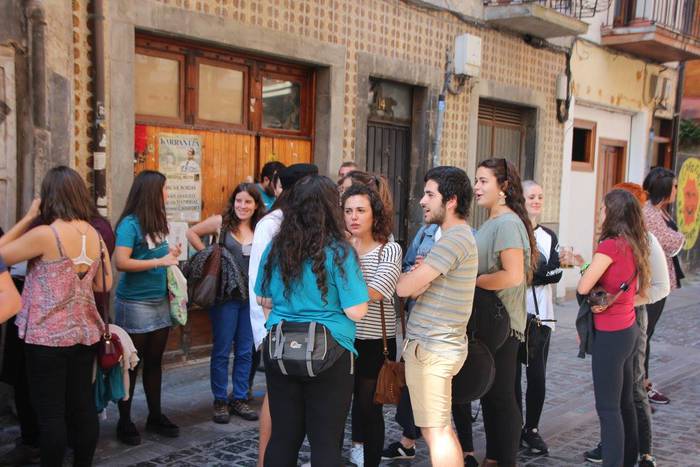 Gazte ugari batu zituen Inde 36 1508073967051