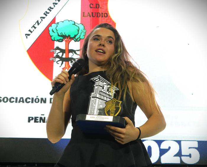 Uxue Palacios buru-belarri ari da prestatzen Munduko Freeride Txapelketa