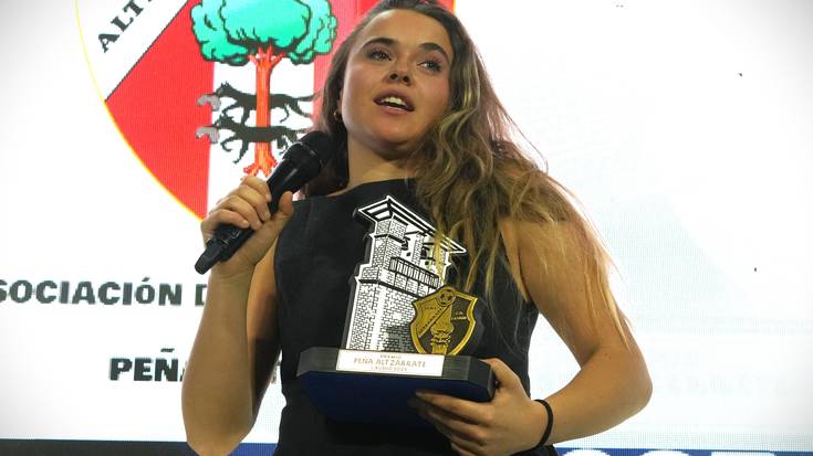 Uxue Palacios buru-belarri ari da prestatzen Munduko Freeride Txapelketa